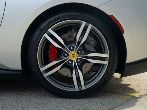 Used 2019 Ferrari Portofino image 19