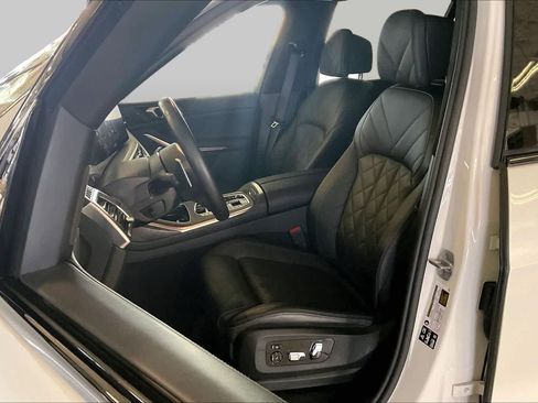 Used 2025 BMW X7 xDrive40i w/ M Sport Package AWD/4WD image 7