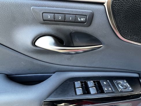 Used 2025 Lexus ES 350 F Sport w/ Accessory Package (Z1) image 14