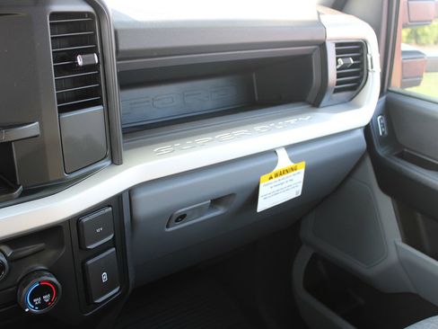 Used 2024 Ford F250 XL image 29