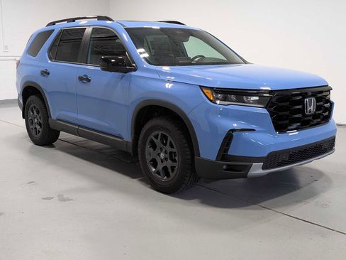 Certified 2023 Honda Pilot TrailSport image 6