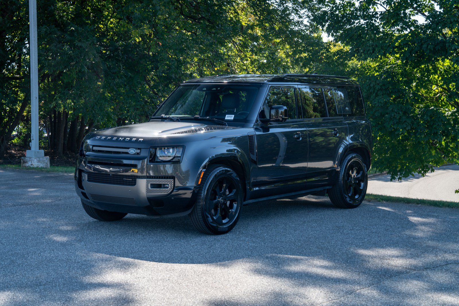 Used 2023 Land Rover Defender 110 X-Dynamic SE AWD/4WD image 3