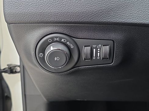 Used 2019 Jeep Compass Latitude AWD/4WD image 24