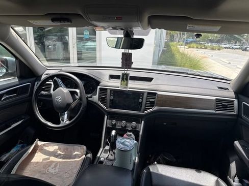 Used 2021 Volkswagen Atlas SE w/ Panoramic Sunroof Package AWD/4WD image 12