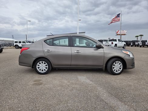 Used 2017 Nissan Versa SV image 8