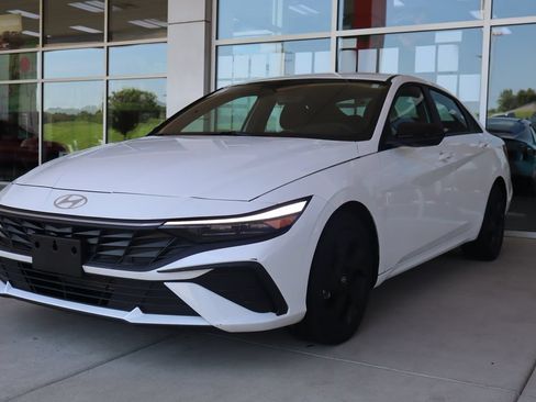 Used 2026 Hyundai Elantra Sport FWD image 3