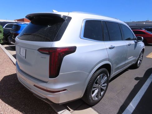 Used 2020 Cadillac XT6 Premium Luxury image 3