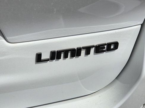 Used 2023 Jeep Grand Cherokee L Limited w/ Black Appearance Package image 35