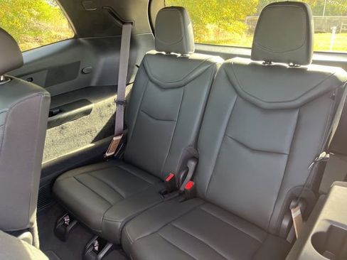 New 2025 Cadillac XT6 Luxury FWD image 38