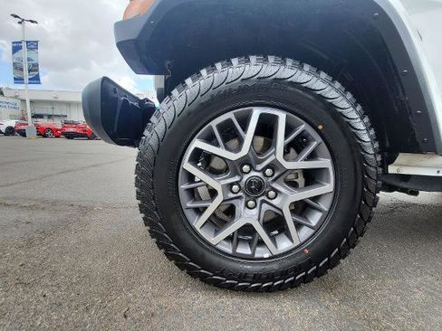 Used 2025 Jeep Wrangler Unlimited Sahara AWD/4WD image 31