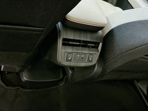 Used 2023 Nissan Ariya AWD image 28