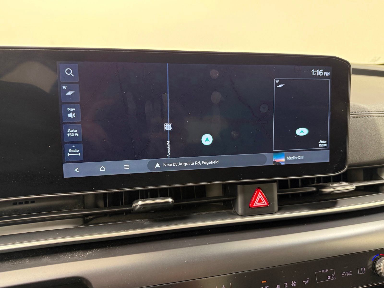 Used 2025 Kia Carnival FWD image 19
