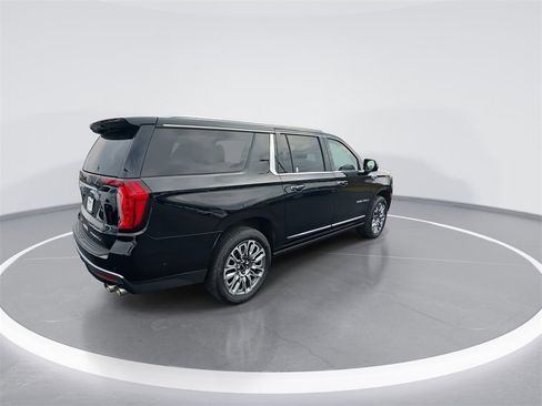 Used 2023 GMC Yukon XL Denali Ultimate image 8