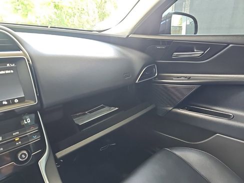 Used 2019 Jaguar XE Premium AWD/4WD image 24