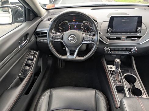 Used 2024 Nissan Altima 2.5 SR FWD image 14