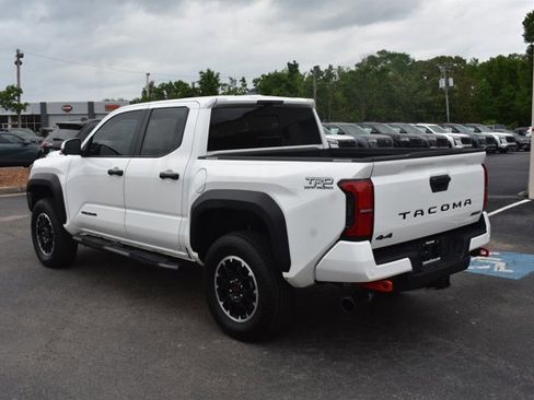 Used 2025 Toyota Tacoma TRD Off-Road w/ TRD Off Road Premium Package image 9
