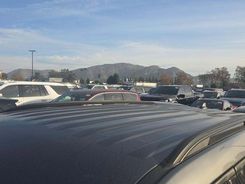 Used 2022 Ford Explorer XLT w/ Equipment Group 202A image 19