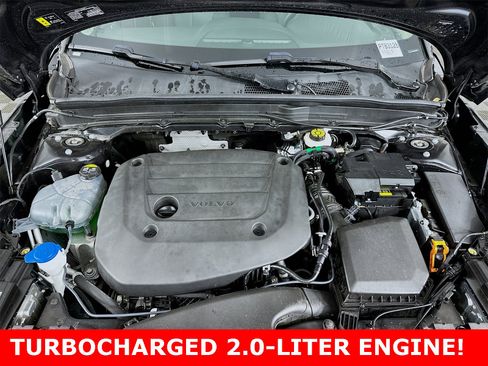 Used 2025 Volvo XC40 B5 Plus image 32