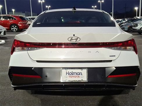 Used 2024 Hyundai Elantra Limited image 6