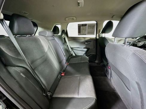 Used 2022 Nissan Rogue SV image 11