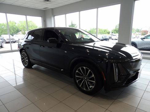 Used 2024 Cadillac Lyriq Sport AWD/4WD image 3