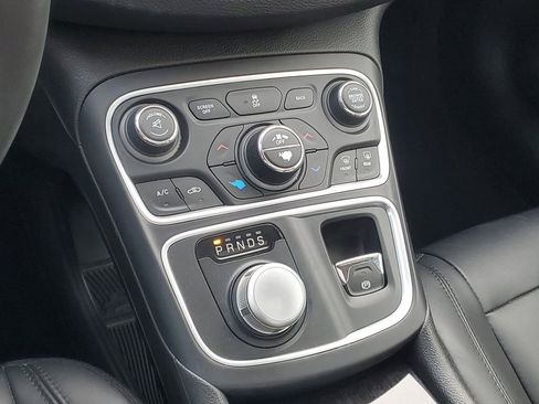 Used 2016 Chrysler 200 C w/ Navigation & Sound Group I image 24