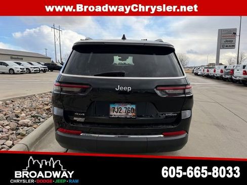 Used 2023 Jeep Grand Cherokee L Laredo image 7