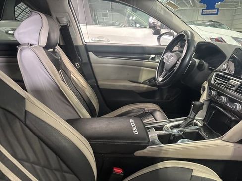 Used 2018 Honda Accord Touring image 11