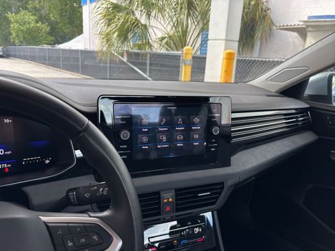 Used 2025 Volkswagen Jetta SE FWD image 17