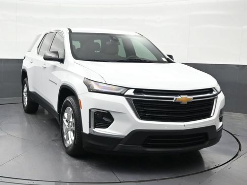 Used 2023 Chevrolet Traverse LS FWD image 8
