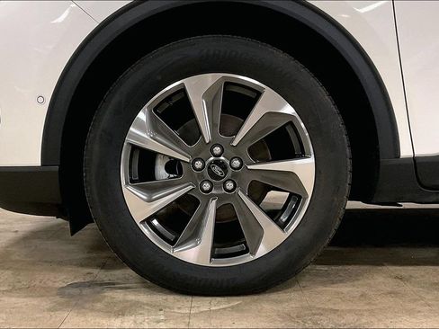 Certified 2023 Ford Escape Platinum w/ Premium Technology Package AWD/4WD image 9