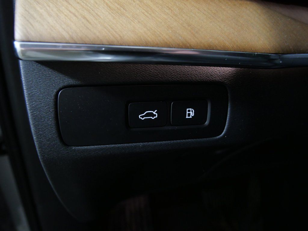 Used 2024 Volvo XC90 T8 Plus w/ Protection Package Premier AWD/4WD image 17
