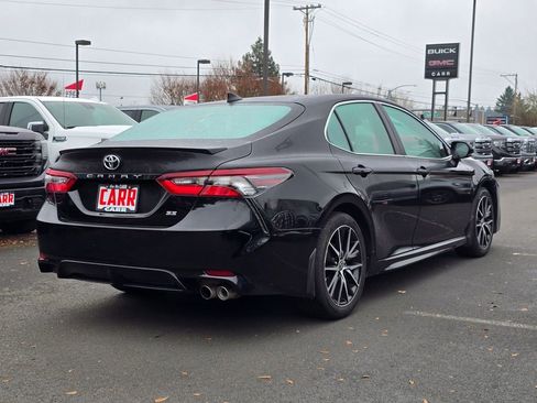 Used 2024 Toyota Camry SE image 3
