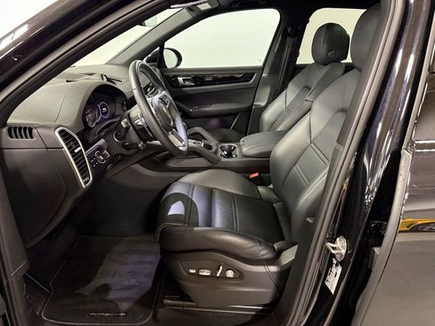 Used 2021 Porsche Cayenne image 9