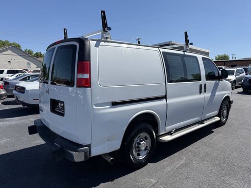 Used 2018 Chevrolet Express 2500 w/ Driver Convenience Package RWD image 6