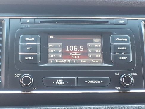 Used 2017 Kia Sedona LX w/ LX Essentials Premium Package FWD image 6