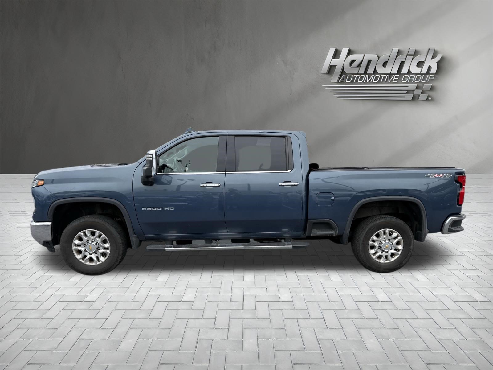 Used 2025 Chevrolet Silverado 2500 LTZ w/ LTZ Convenience Package AWD/4WD image 8