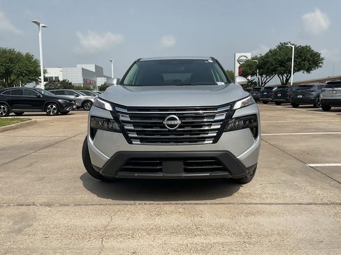 Used 2025 Nissan Rogue SV FWD image 3