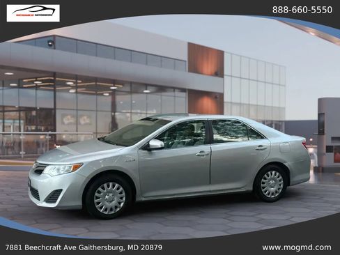 Used 2012 Toyota Camry LE image 3