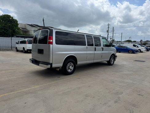 Used 2017 Chevrolet Express 3500 LT w/ LT Preferred Equipment Group image 9