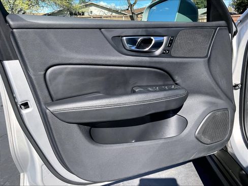 Used 2025 Volvo V60 B5 Cross Country Plus image 26