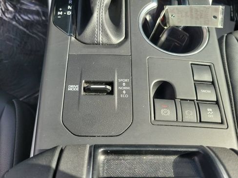Used 2024 Toyota Highlander XLE FWD image 35
