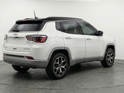 Used 2025 Jeep Compass Limited image 9