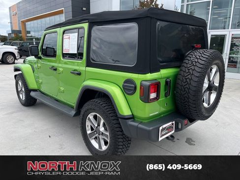 Used 2018 Jeep Wrangler Unlimited Sahara AWD/4WD image 17