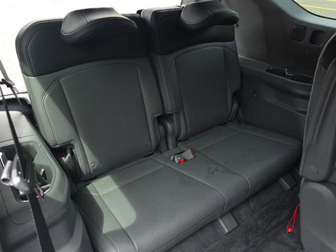 Used 2024 Kia EV9 Light Long Range RWD image 12