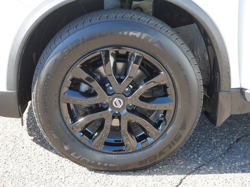 Used 2020 Nissan Rogue SV image 15