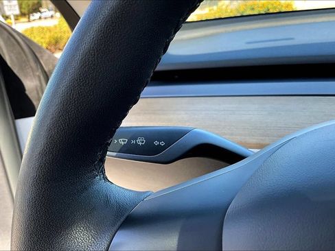 Used 2023 Tesla Model Y Long Range AWD/4WD image 16