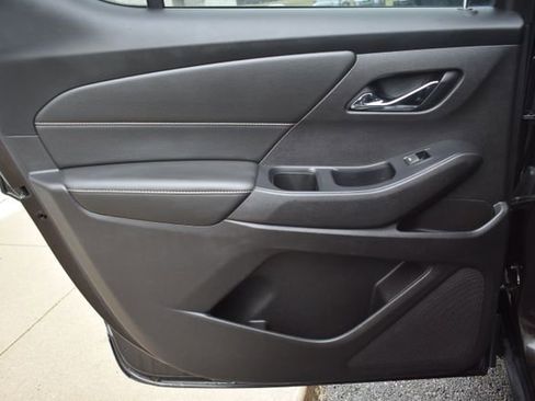 Used 2018 Chevrolet Traverse LT image 36