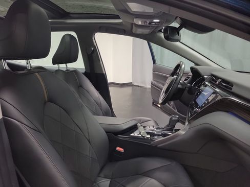 Used 2019 Toyota Camry XLE FWD image 26