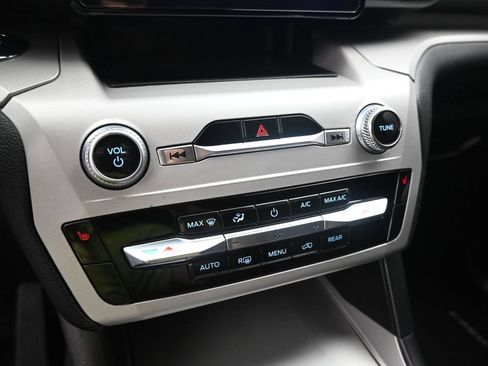 Certified 2023 Ford Explorer XLT RWD image 24